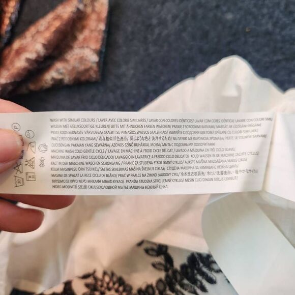 MinkPink Embroidered Floral Harvey Mini Shirt Black And White Size Small NWT - Picture 13 of 13